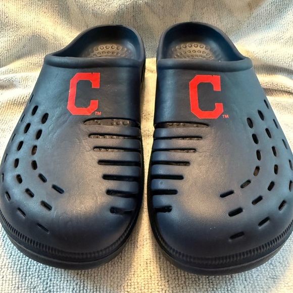 Cleveland Guardians Navy Slip-On Clogs with Red Lettering - Picture 2 of 10
